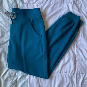 Pacific Blue Figs scrub bottom